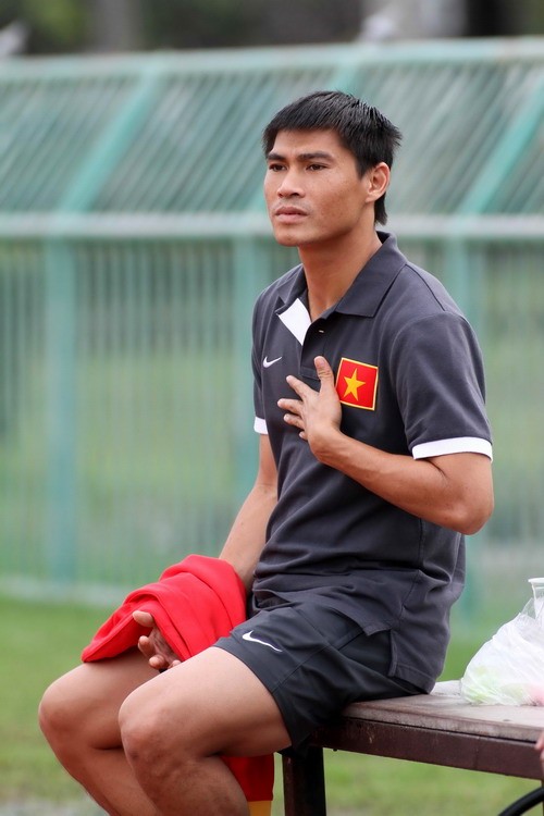Với chấn thương rạn xương sườn gặp phải trong trận gặp Myanmar, hậu vệ Đào Văn Phong có thể phải nghỉ thi đấu hết vòng bảng.